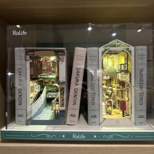 Kit dollhouse miniature  et BookNook de chez Rolife